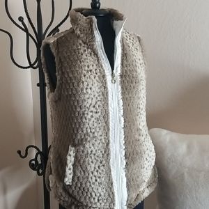 Teezher reversible vest. Size Medium cream an tans